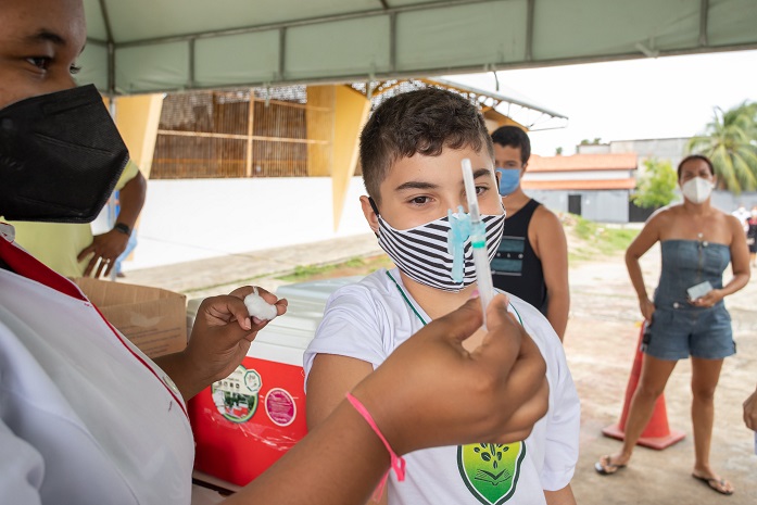 Lauro de Freitas registra movimentação tranquila em aplicação de 1ª, 2ª e 3ª doses de vacinas contra a Covid-19