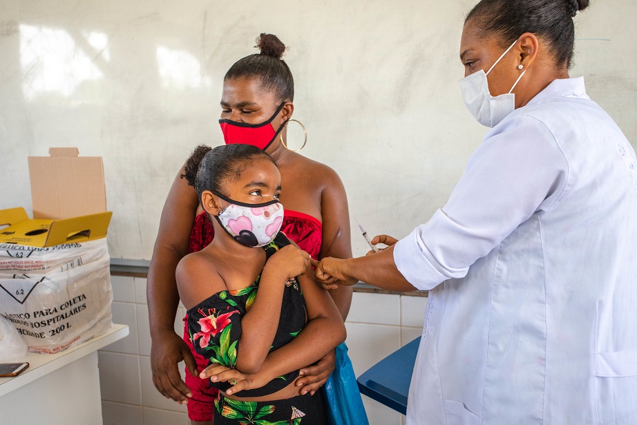 Covid-19: Lauro de Freitas inicia vacinação em crianças de seis meses a menores de três anos com comorbidades