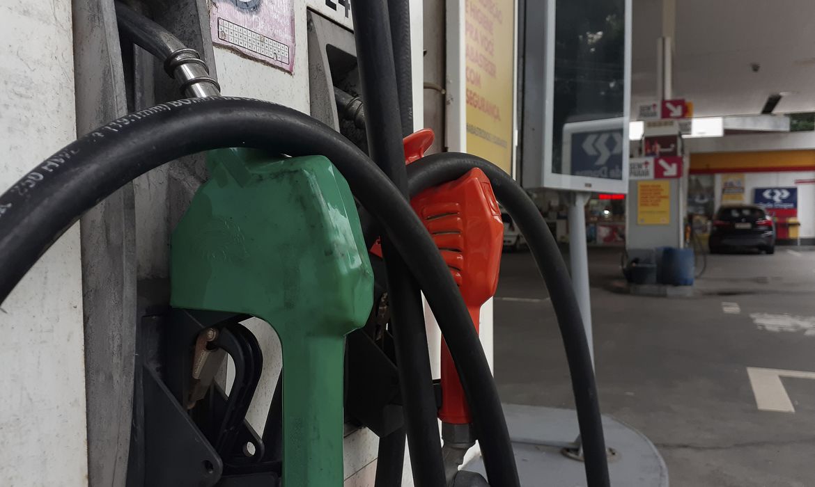 Bahia: Acelen aumenta preços da gasolina e do diesel em março