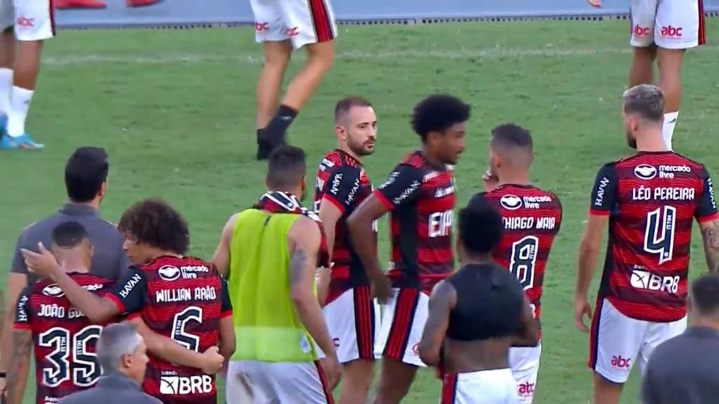 Flamengo vence o Vasco no ‘Clássico dos Milhões’ pelo Cariocão