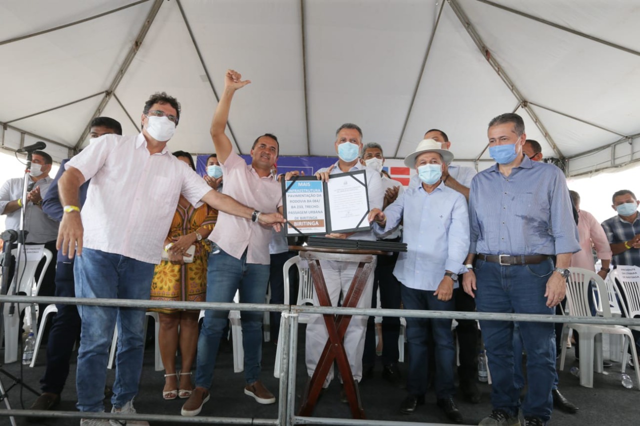 Em Biritinga, durante viagem de número 800 ao interior da Bahia, Rui autoriza obras e ações em diversas áreas