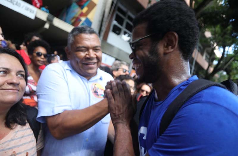 Após ato de racismo, mulher é condenada a pagar indenização a Valmir Assunção