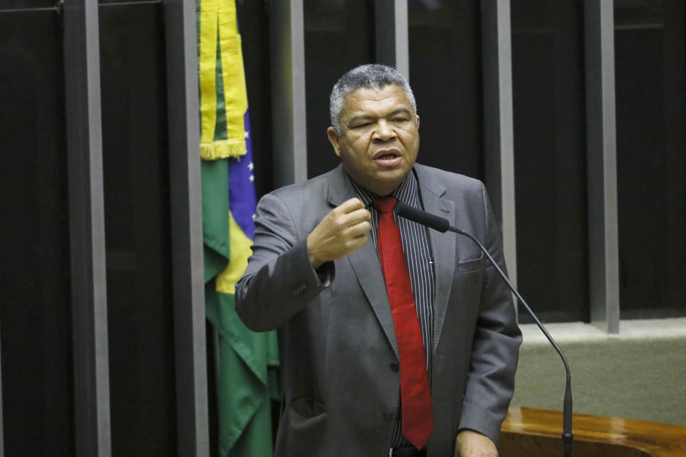 Valmir compara valores dos combustíveis e culpa Bolsonaro pela dificuldade que vive o povo brasileiro