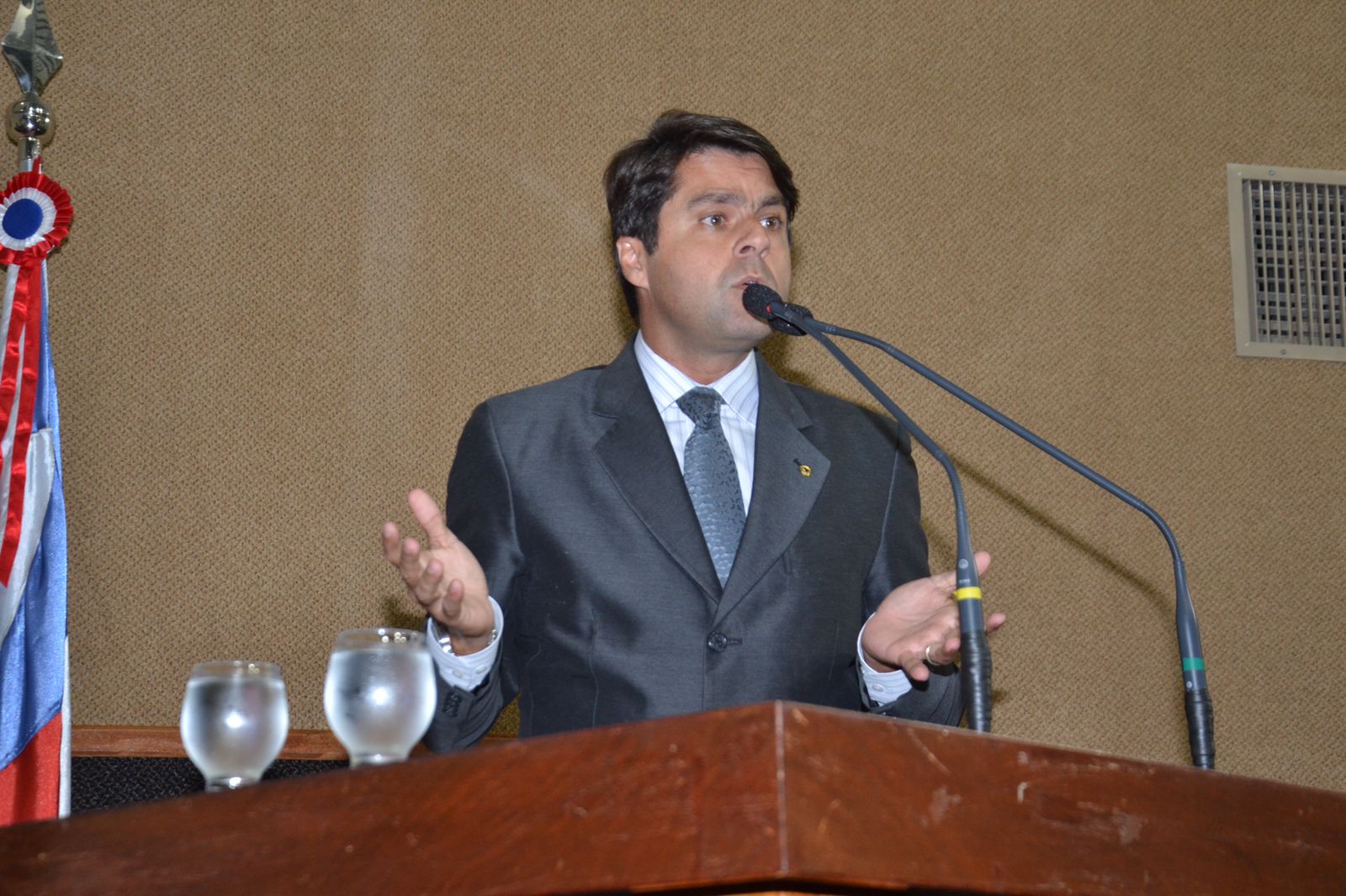 Paulo Câmara diz que governo do estado tenta desviar a responsabilidade após governador culpar a Justiça brasileira pelo não recebimento do dinheiro dos respiradores