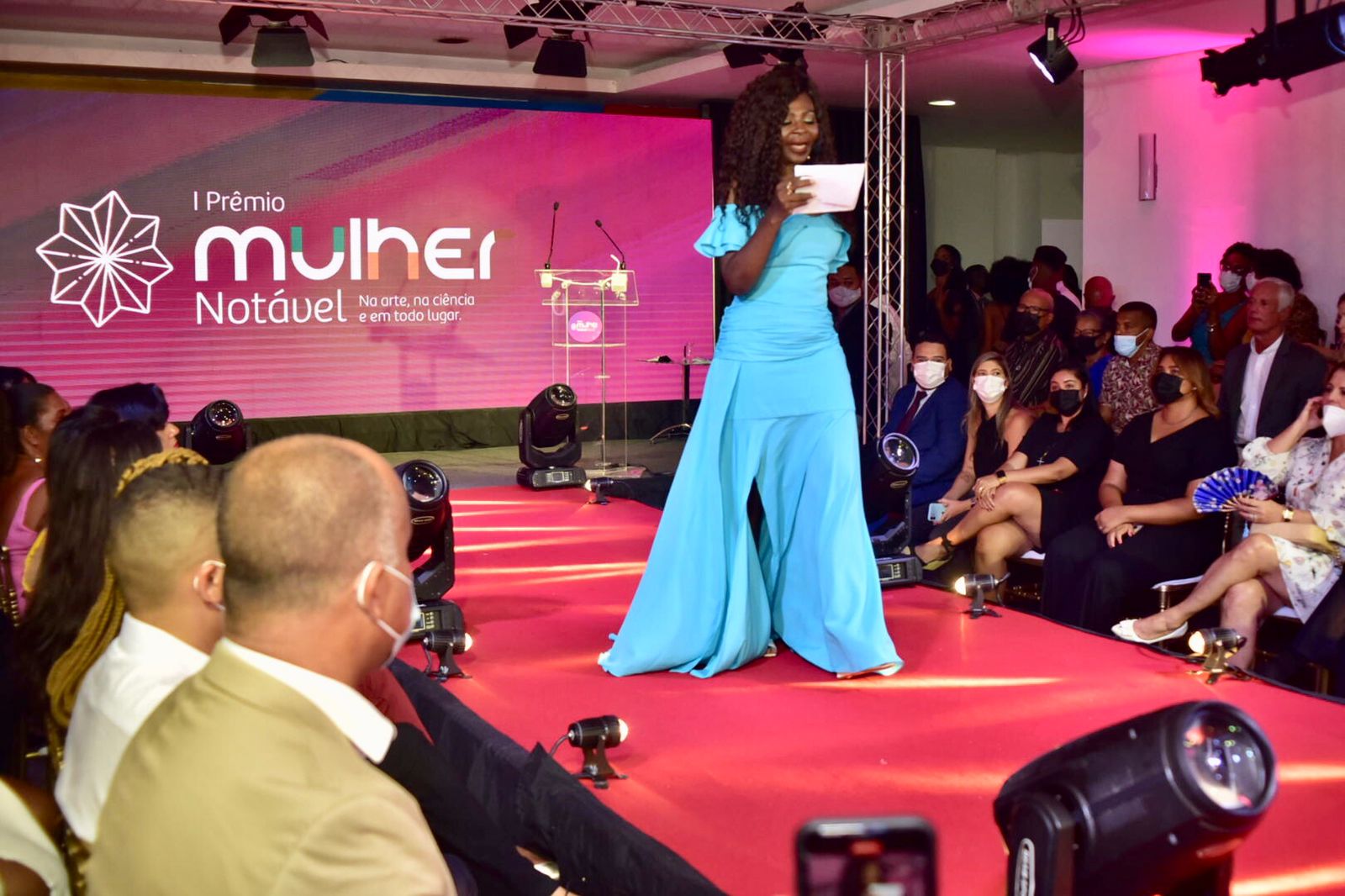 Prêmio Mulher Notável reforça empoderamento ao homenagear trajetórias femininas