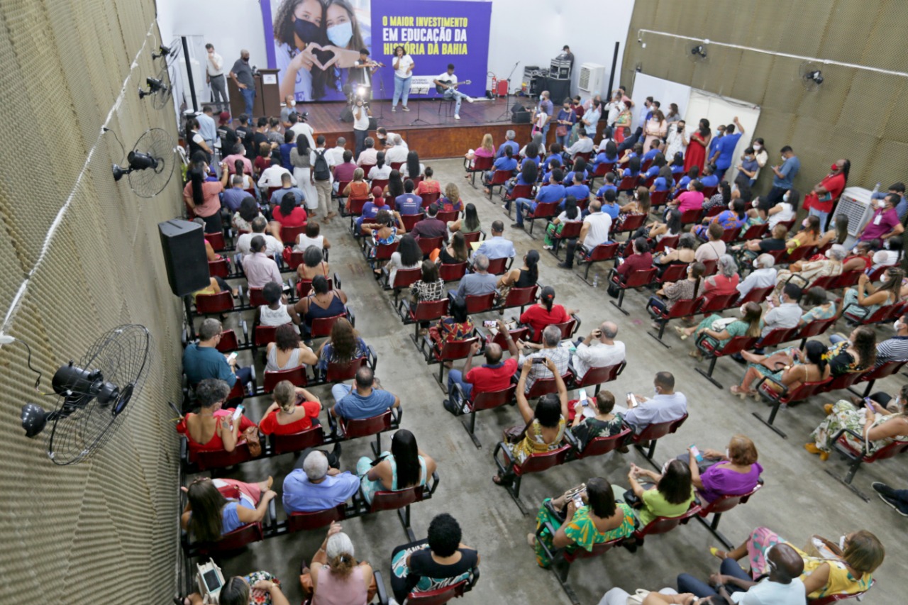 Governo do Estado entrega mais de R$550 milhões em editais e equipamentos para a Educação