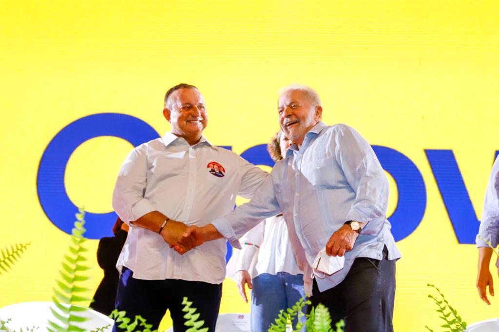 Adolfo Menezes repudia insinuação de golpe feita por Bolsonaro