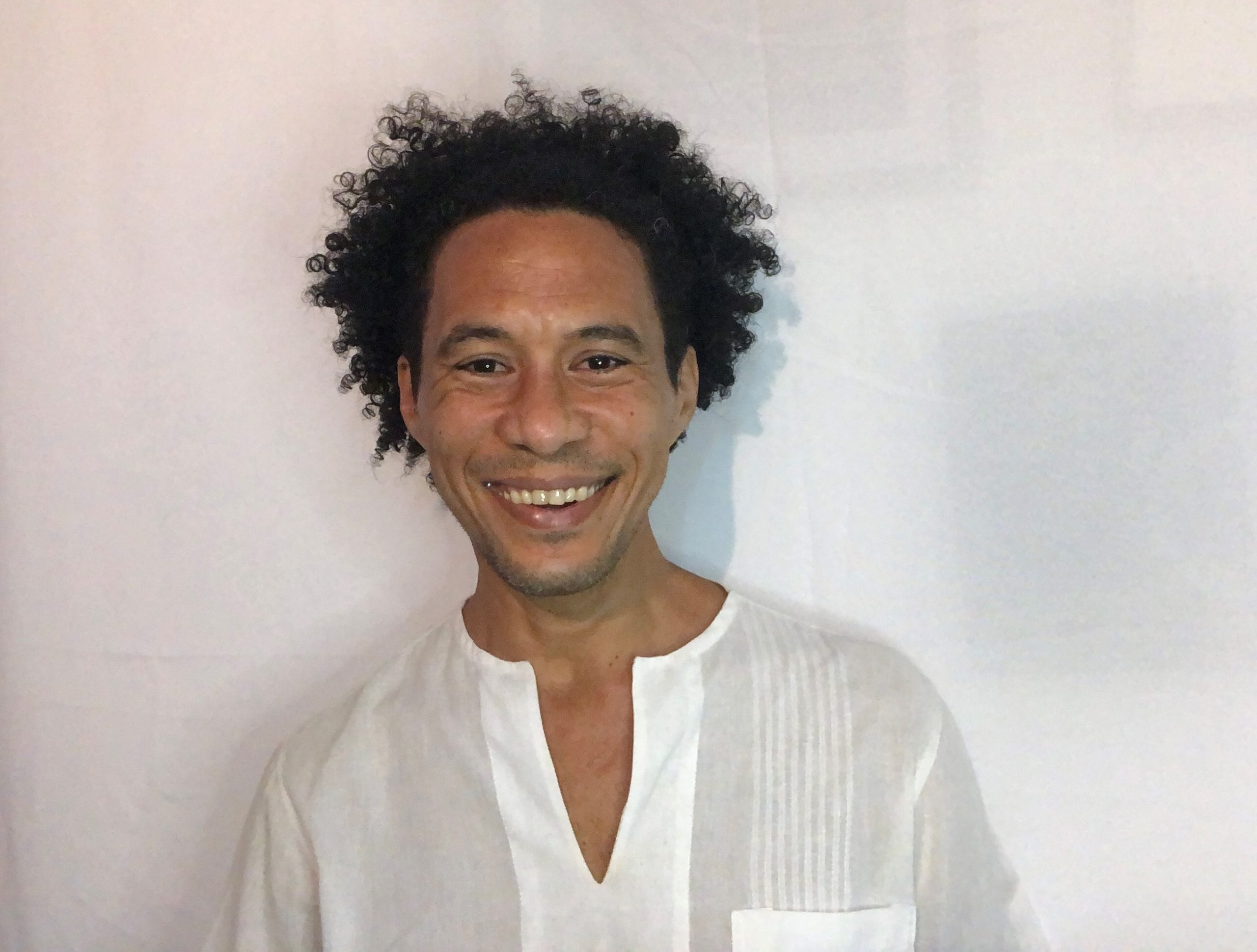 Ator e diretor teatral Fabio Vidal ministra oficina gratuita de atuação e criação