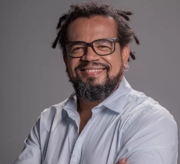 Kleber Rosa, vítima de racismo, recebe moção de solidariedade na Assembleia Legislativa da Bahia