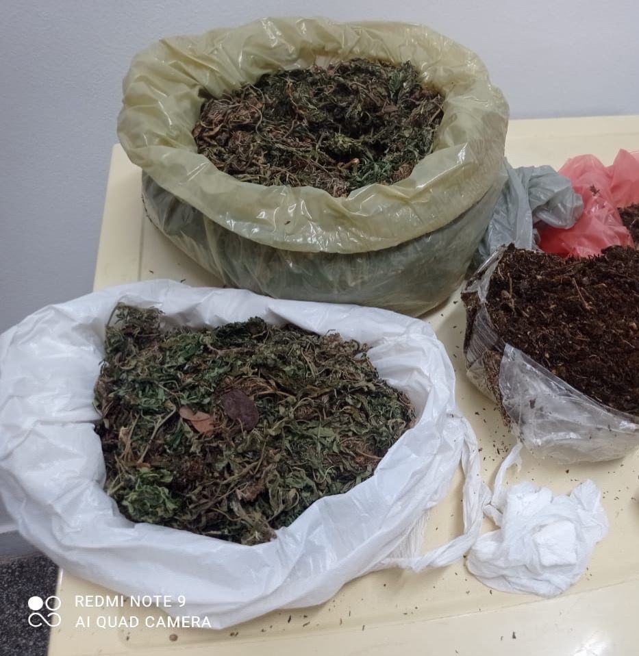 PM prende três pessoas por tráfico em Ruy Barbosa