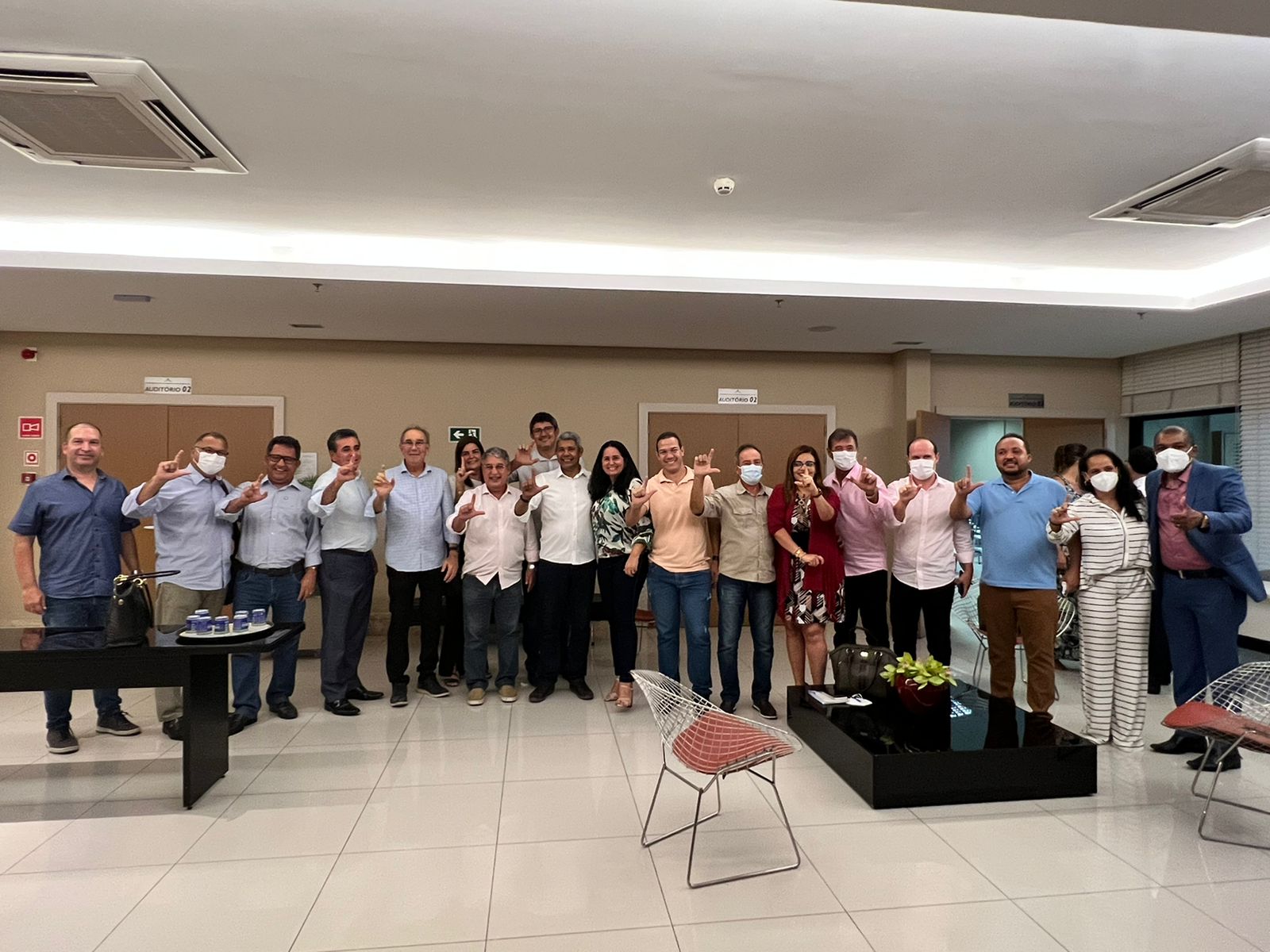 Jerônimo recebe apoio de prefeitos e presidentes de consórcios: “Juntos, podemos fazer mais e melhor”