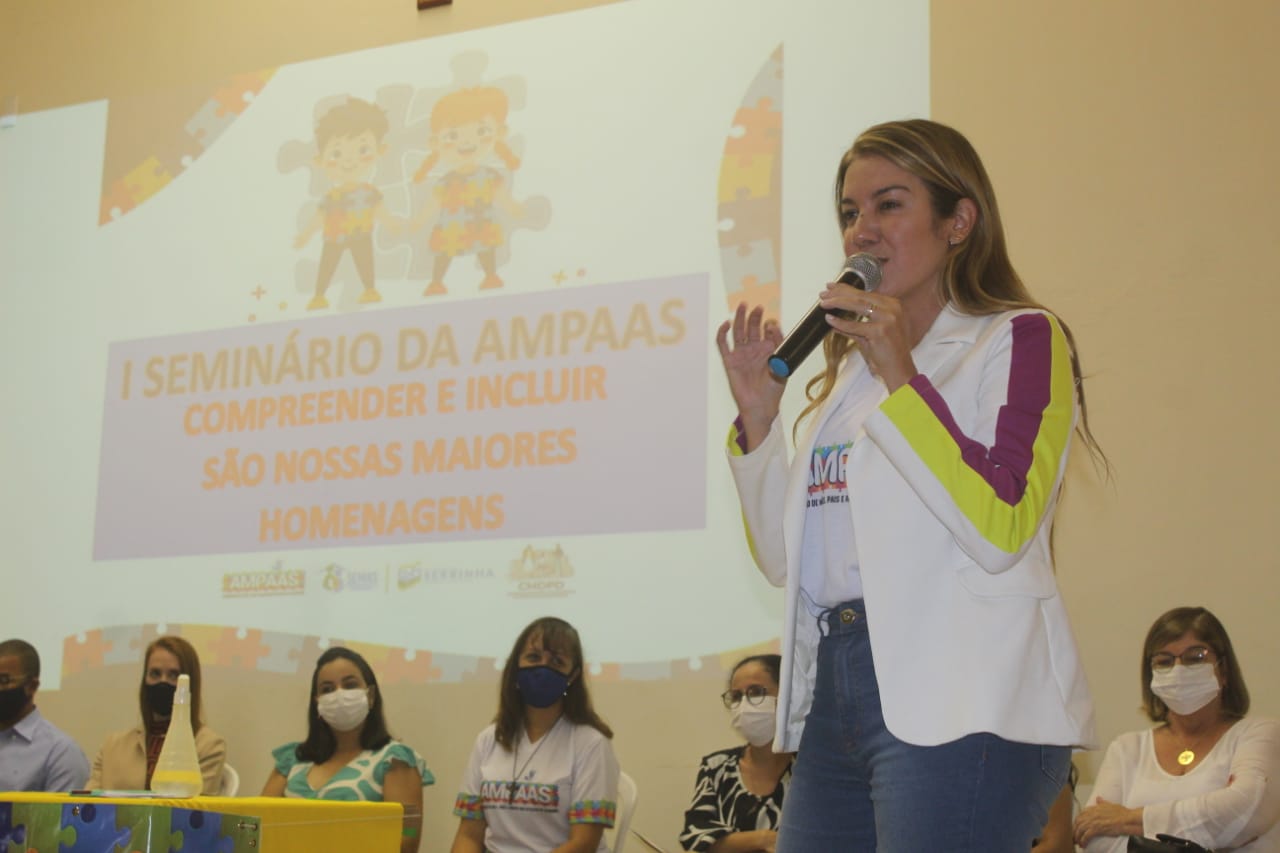 Semana do Autismo em Serrinha: Edylene Ferreira participa do 1° Seminário da AMPAAS