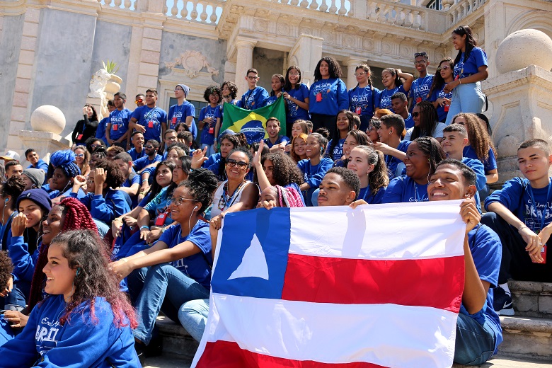 Intercâmbio na Europa inspira adolescentes baianos de escola pública a criarem soluções para suas comunidades