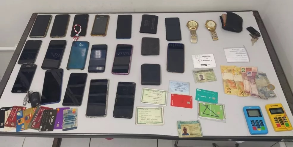 Cinco pessoas são presas por furtar 16 celulares em show na Bahia
