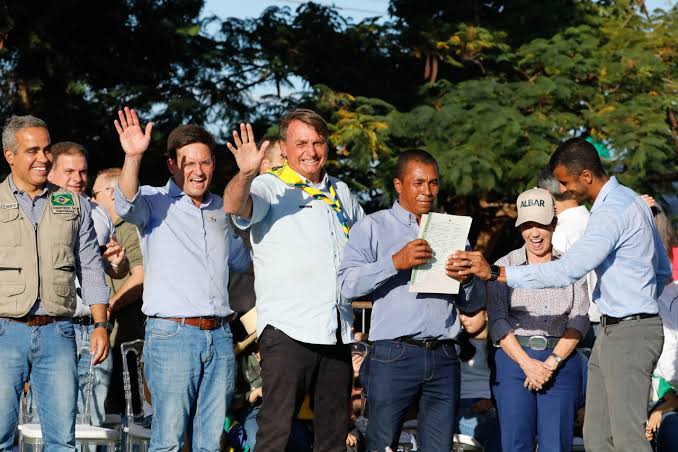 ‘O estado precisa sair do cangote de quem produz’, diz Roma, ao lado de Bolsonaro, na Bahia Farm Show