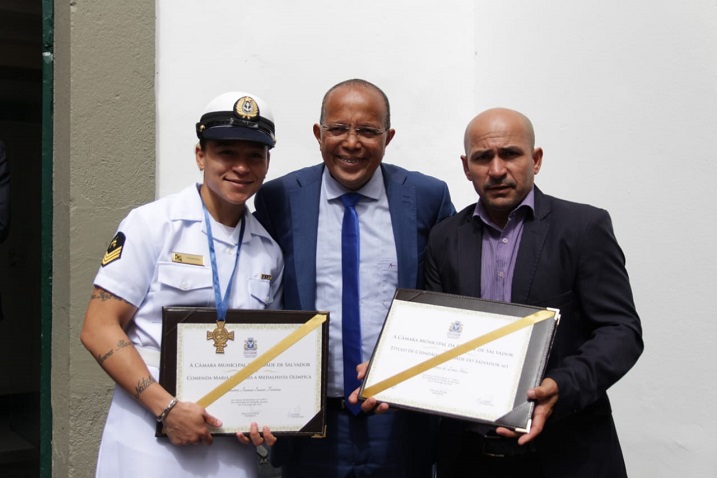 Suíca entrega título de cidadão e comenda Maria Quitéria para Mone Lima e Bia Ferreira, ícones do esporte baiano