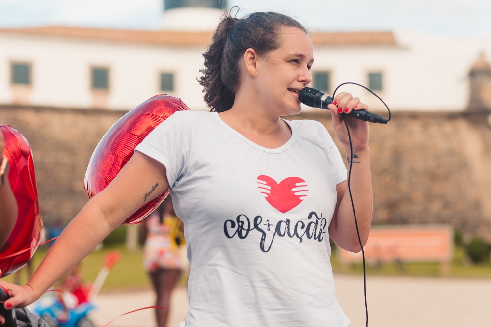 Farol da Barra fica repleto de mães em prol da conscientização sobre a cardiopatia infantil