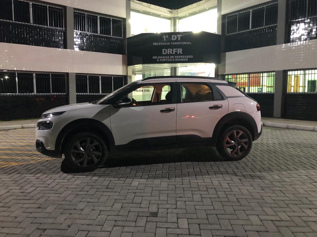 DRFR de Feira de Santana prende trio e recupera dois carros roubados