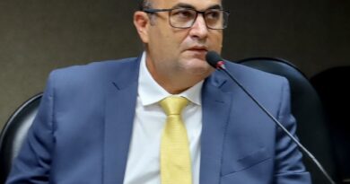 Hassan solicita poços artesianos para garantir consumo humano e produção agropecuária em Manoel Vitorino