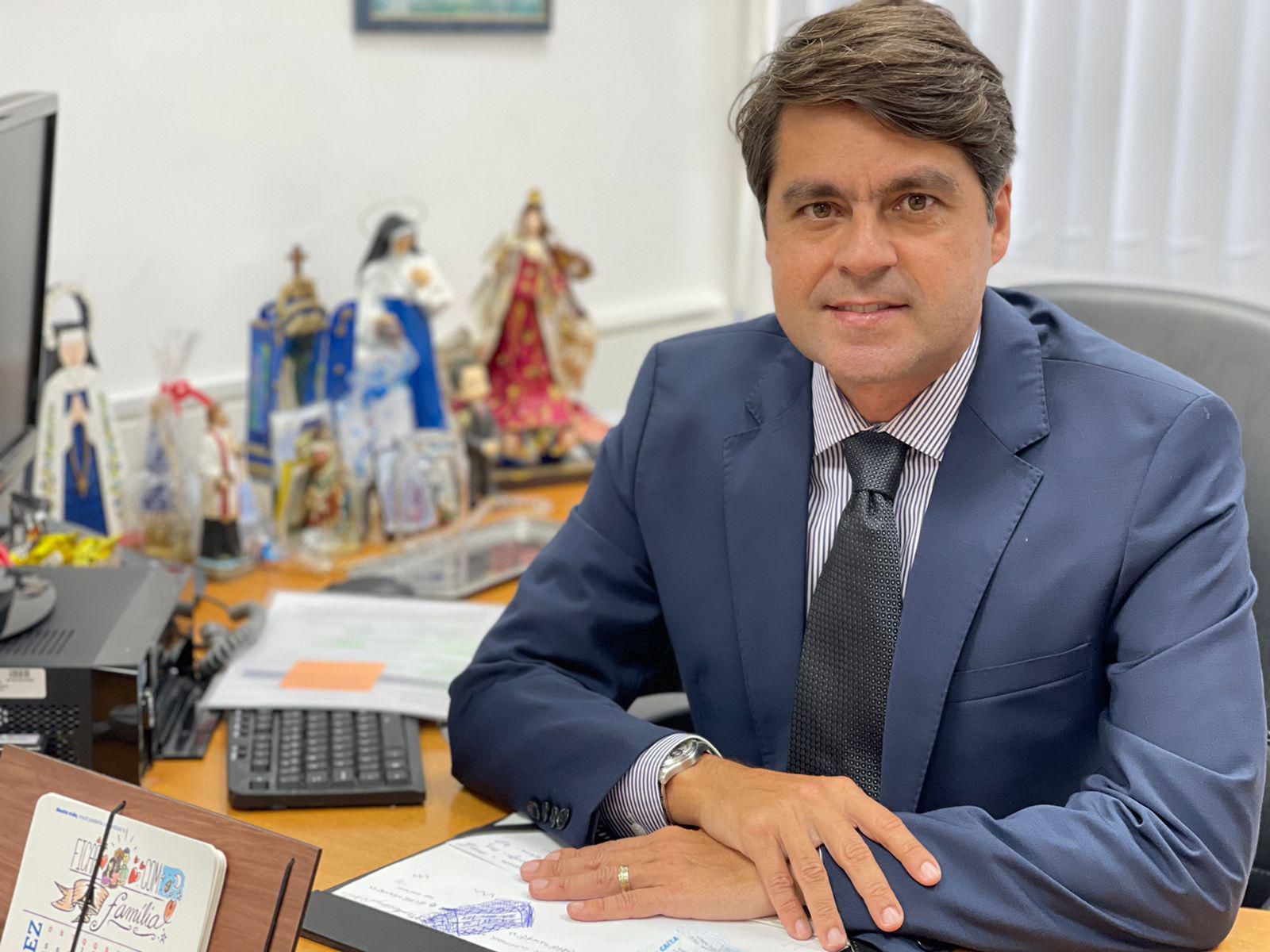 Paulo Câmara apresenta projeto para proibir fogos de artifício em eventos com animais na Bahia