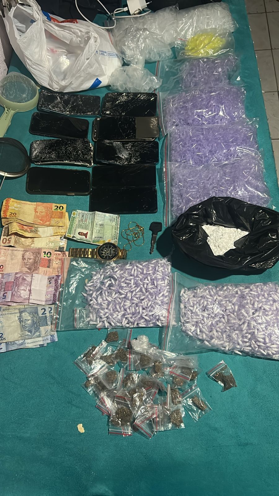 PM liberta reféns, prende suspeitos e apreende drogas em Paripe