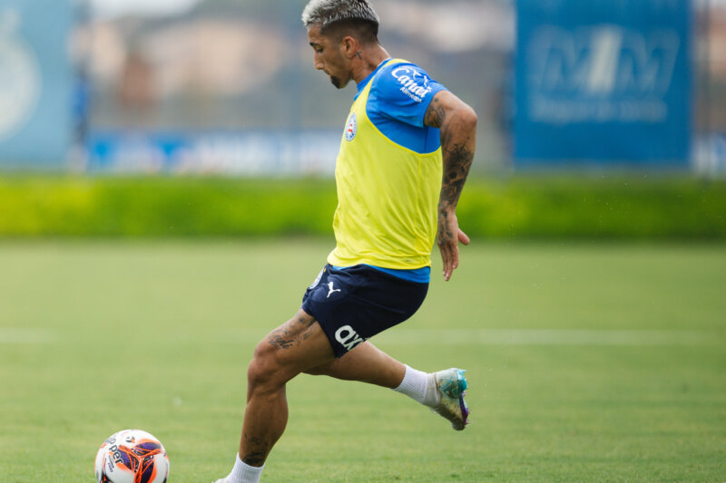 Bahia treina com elenco completo e foca duelo contra o Barcelona de Ilhéus