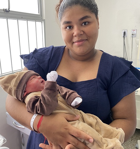 Ex-paciente oncológico do HEC celebra nascimento do primeiro filho e batiza criança em homenagem ao hospital