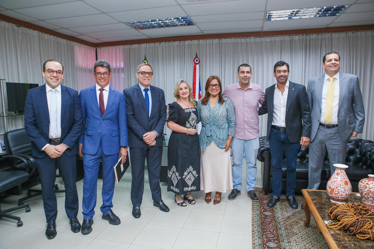 Ivana Bastos conduz posse de Luciano Ribeiro e reforça compromisso com a continuidade institucional