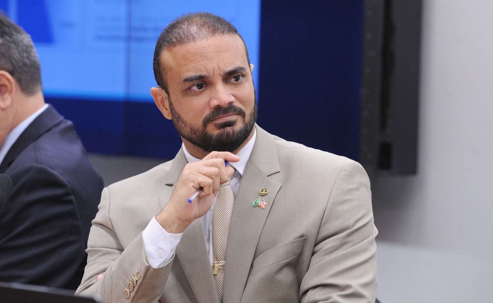 Capitão Alden critica nova série de viagens de Lula