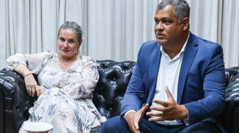 Ivana Bastos reúne produtores de cacau e deputados buscando soluções para os entraves do setor