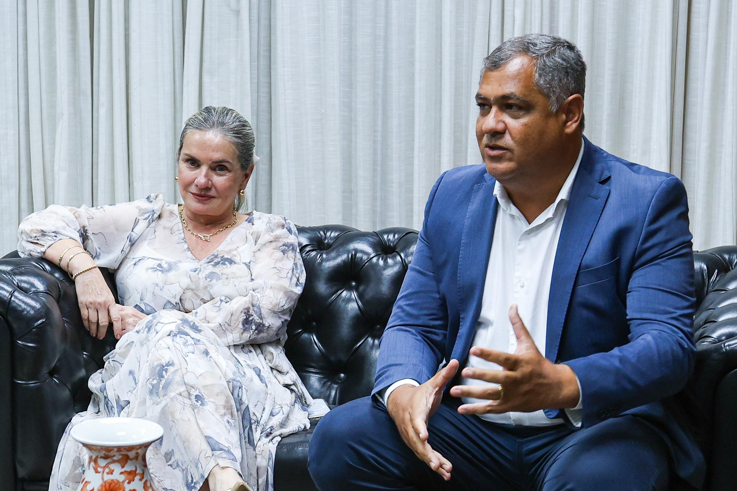 Ivana Bastos reúne produtores de cacau e deputados buscando soluções para os entraves do setor
