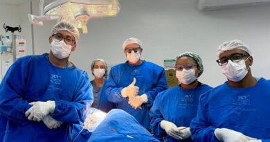 Hospital do Subúrbio realiza cirurgia de escoliose com técnica inédita no Brasil