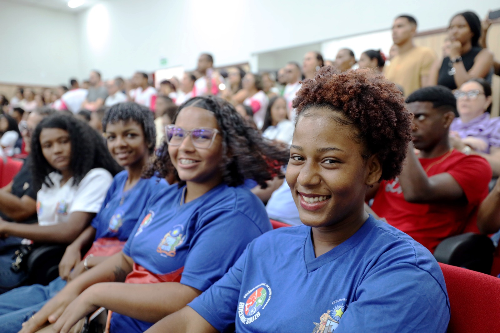 Em Nilo Peçanha, governador entrega nova escola de tempo integral, pavimentação e equipamentos de saúde