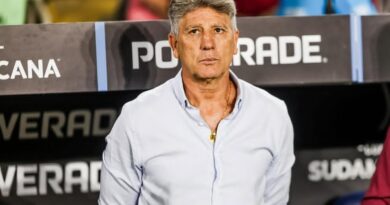 Renato Gaúcho volta ao Vasco após 18 anos e assina contrato até dezembro