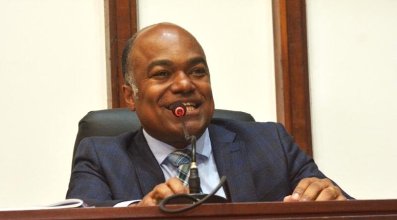 Samuel Júnior cobra esclarecimentos sobre venda da Cesta do Povo  e associa episódio à investigação envolvendo Banco Master