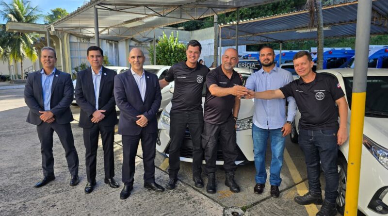 Capitão Alden entrega novas viaturas e equipamentos para o DPT