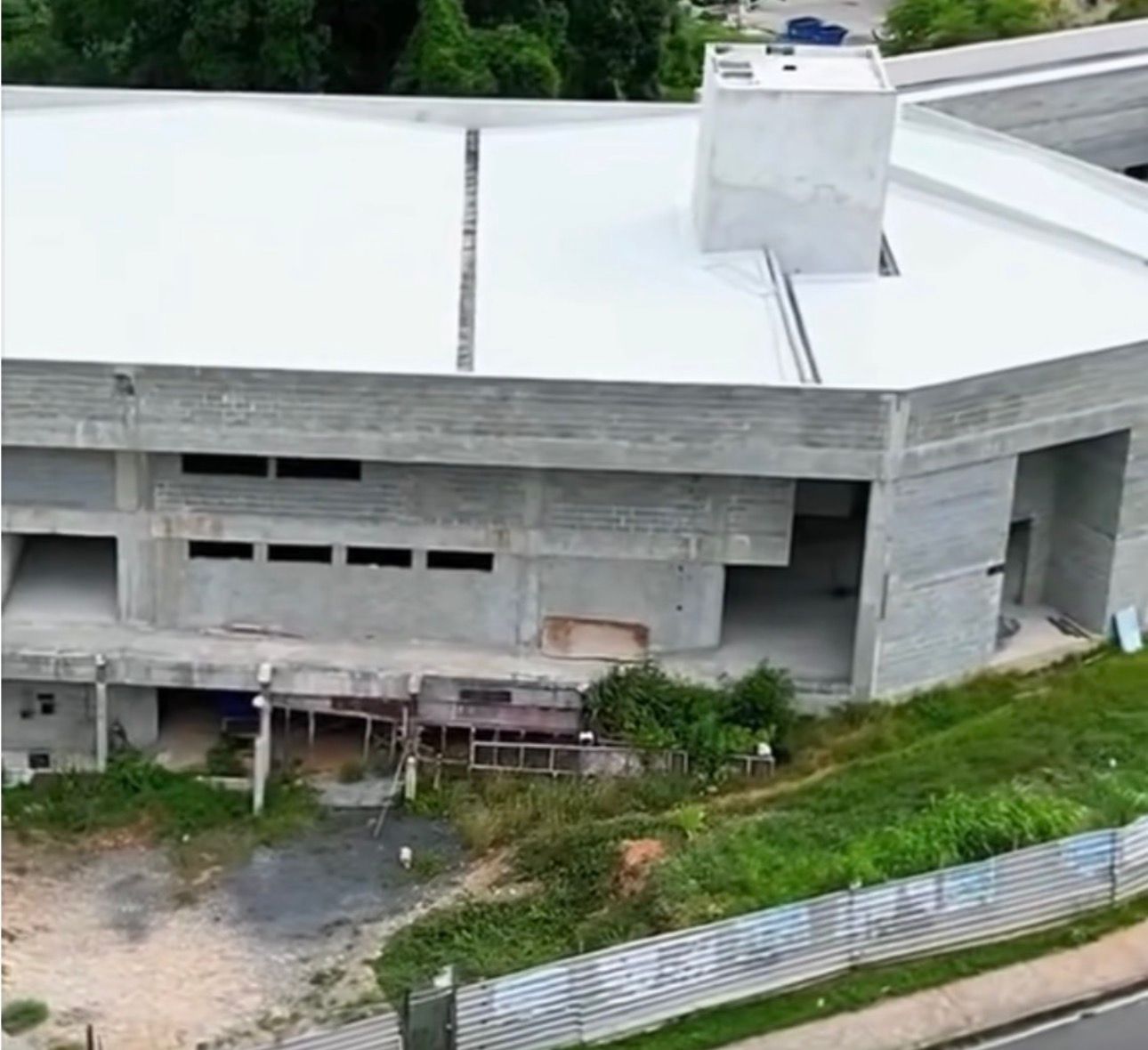 Prefeitura de Salvador não conclui escola municipal para crianças com autismo