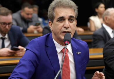 Bahia pode ampliar uso de energia solar em escolas e hospitais após Indicação do deputado Robinson