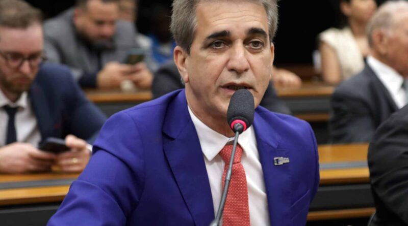 Bahia pode ampliar uso de energia solar em escolas e hospitais após Indicação do deputado Robinson