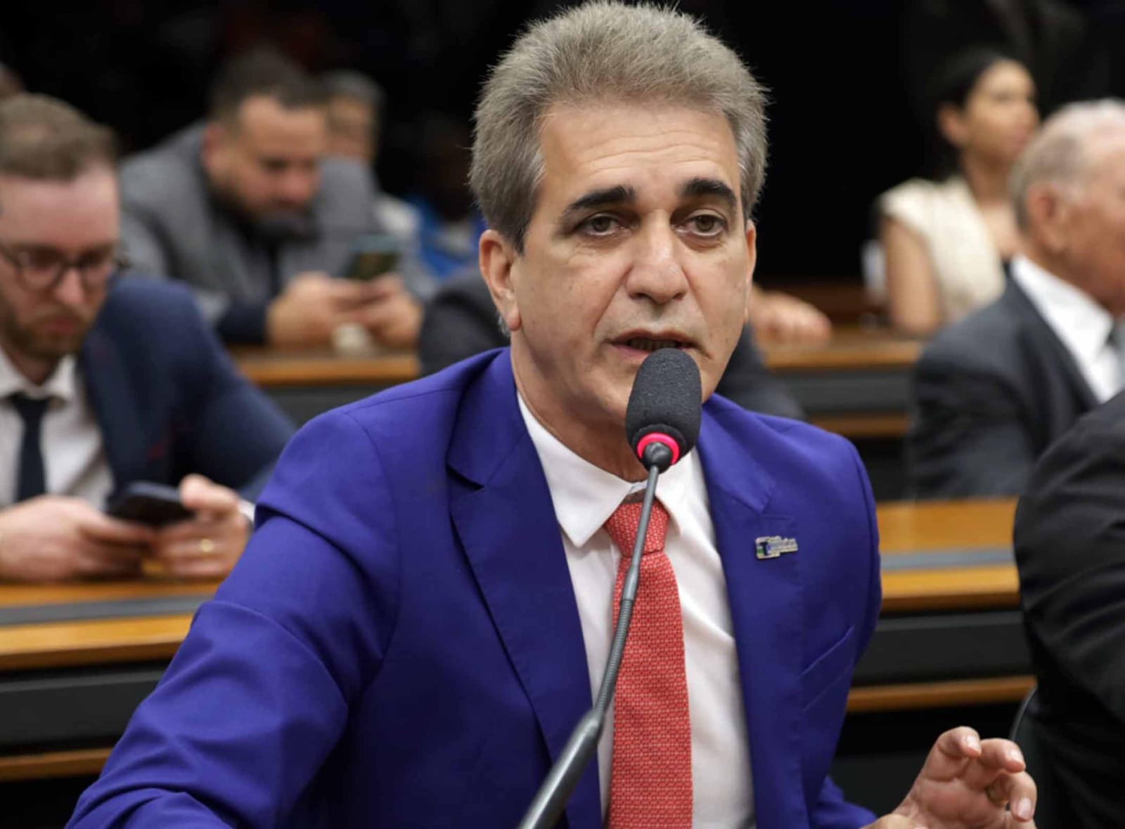 Bahia pode ampliar uso de energia solar em escolas e hospitais após Indicação do deputado Robinson