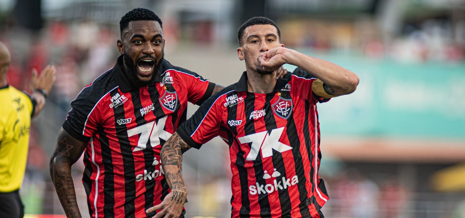 Vitória vence o CRB por 4 a 2 em jogo eletrizante pela Copa do Nordeste