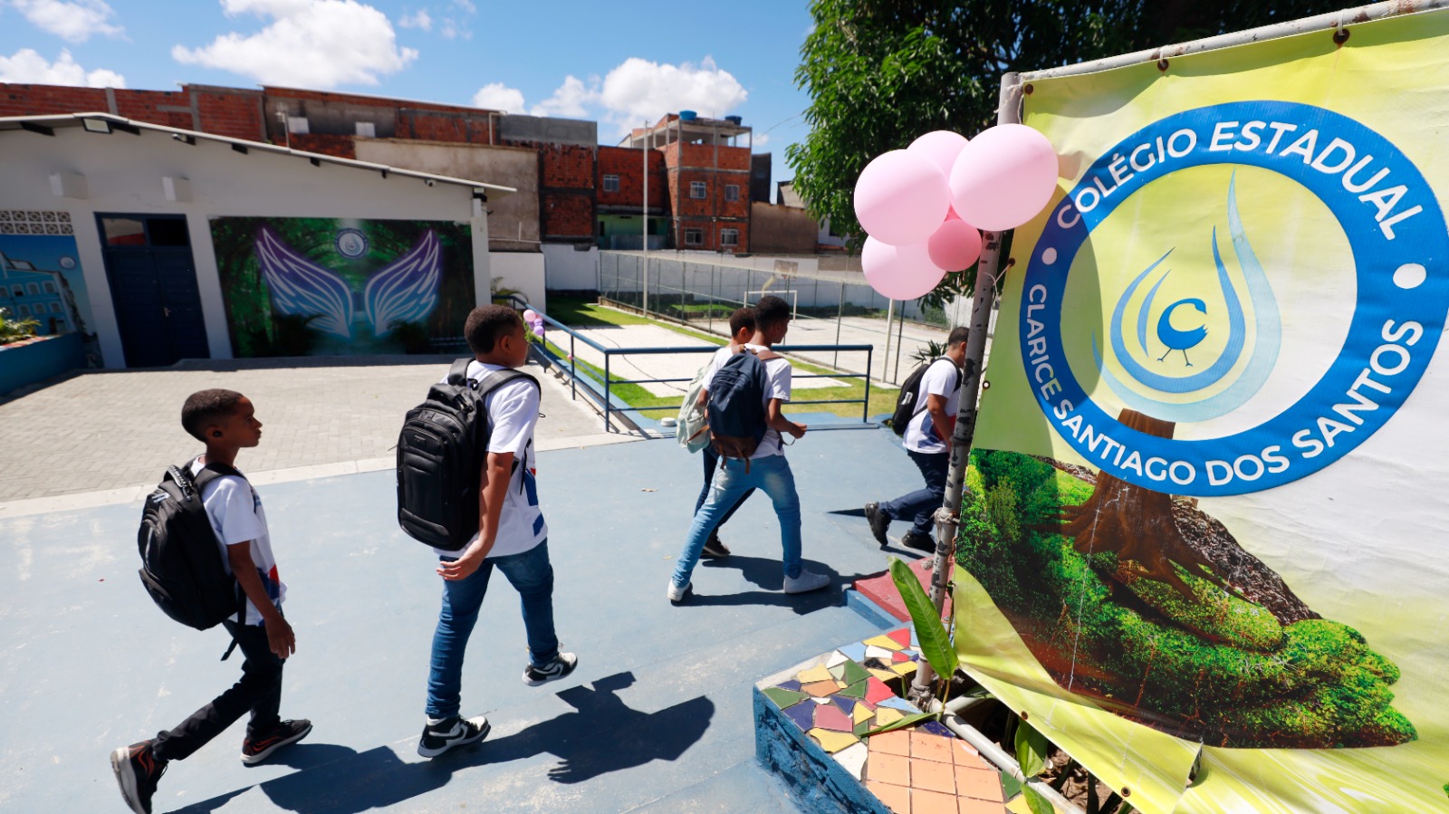 Estudantes de colégio de tempo integral transformam escola em espaço de educação ambiental e agroflorestamento