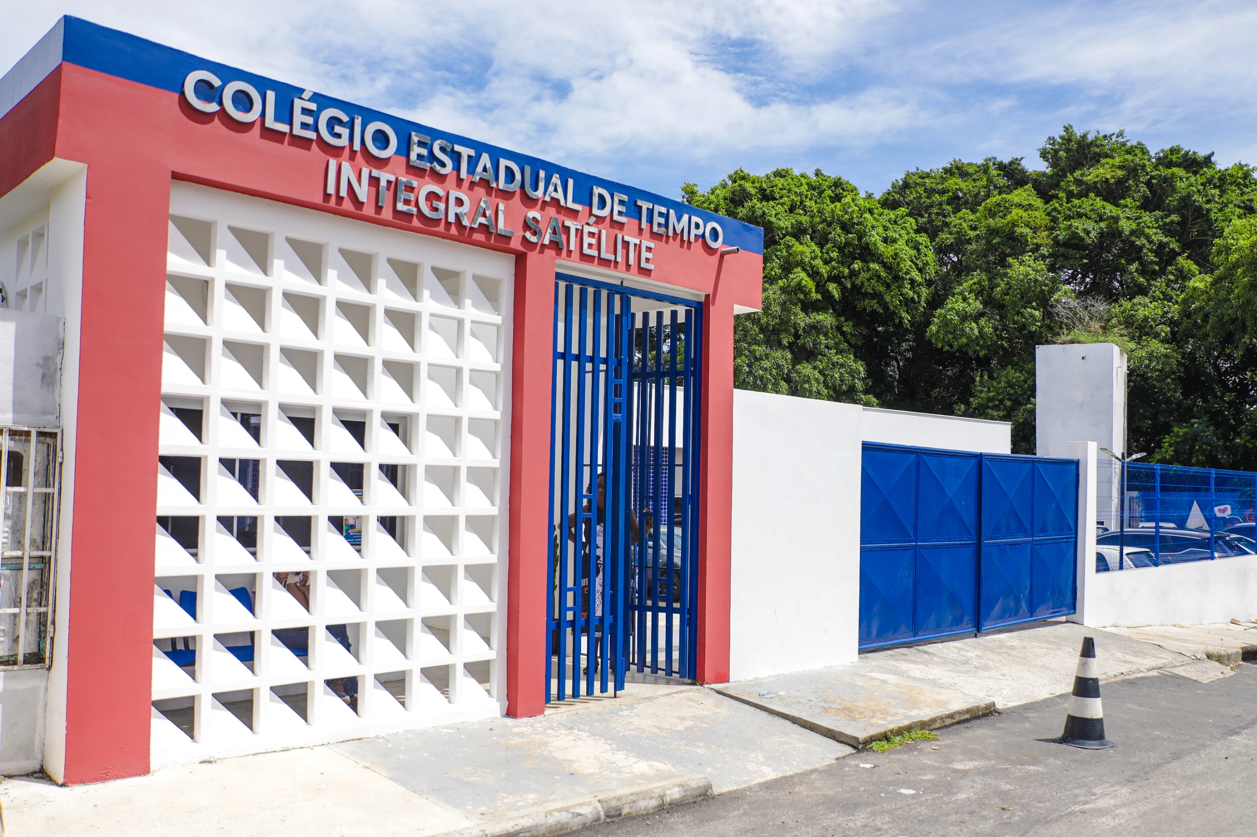 Modernizada, escola estadual em Salvador amplia oferta de ensino em tempo integral