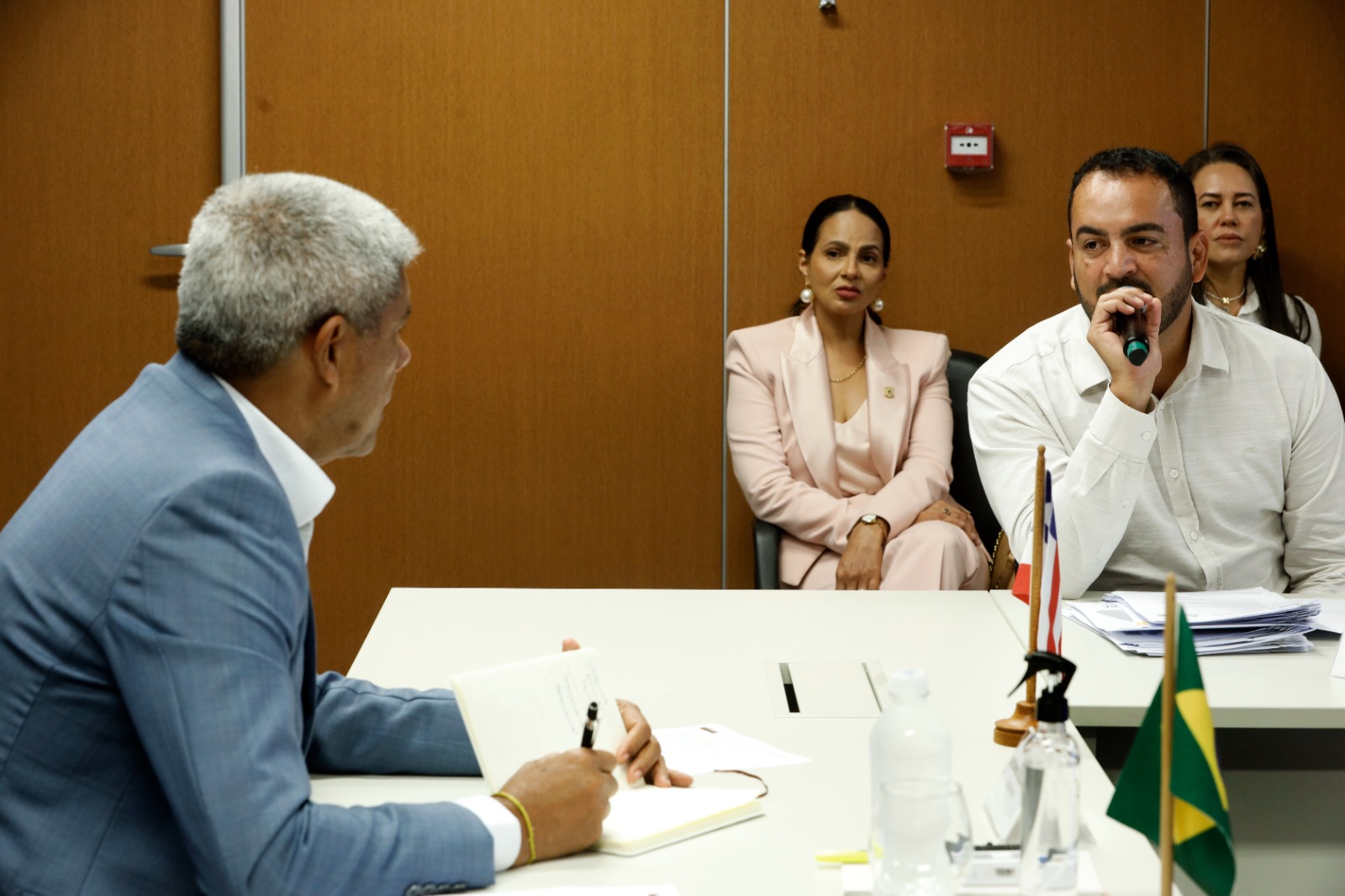 Reunião entre governador e prefeito de Ibipeba define investimentos e reforça ações no município