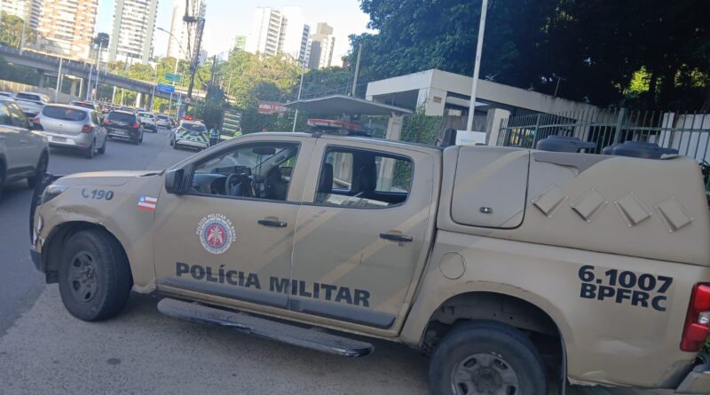 PM apreende armas com quatro integrantes de facção e reforça patrulhamento no Nordeste de Amaralina