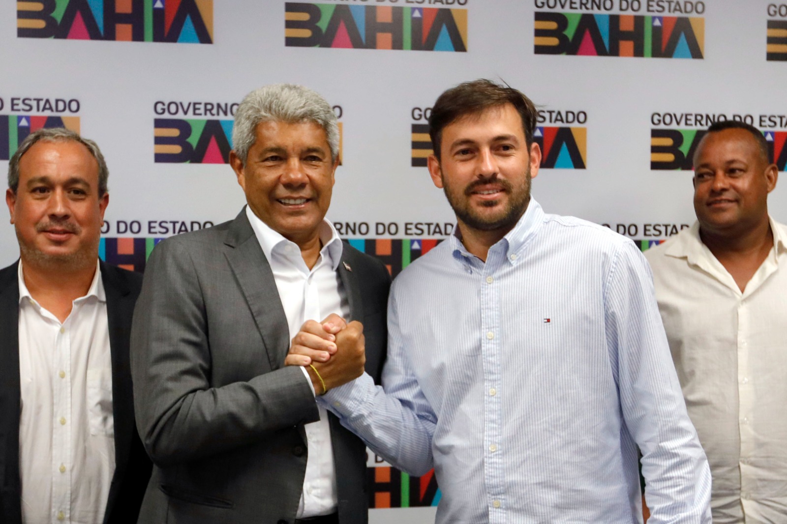 Novos equipamentos e ambulância entregues pelo Estado ampliam atendimento de saúde para moradores de Cabaceiras do Paraguaçu
