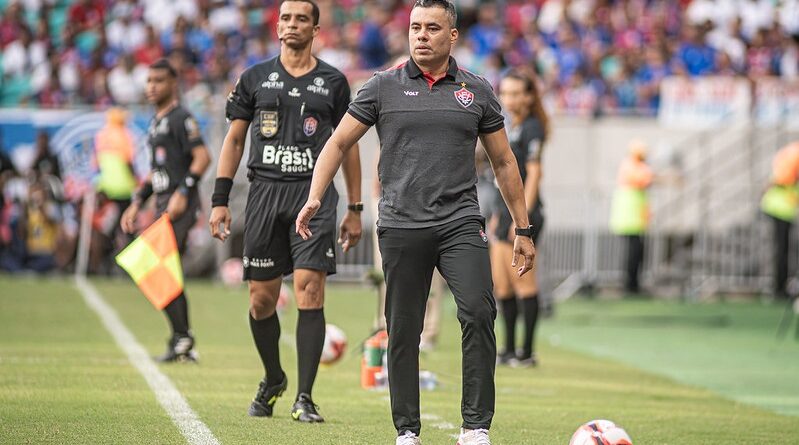 Jair Ventura aponta falta de efetividade do Vitória após derrota para o Bahia