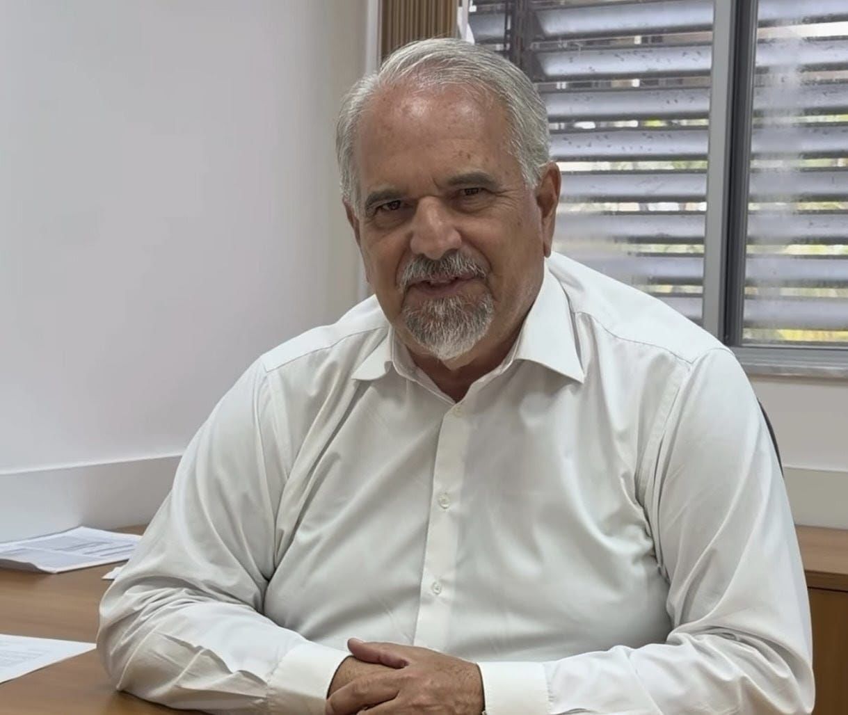 Deputado diz que ACM Neto “planta nota” para desviar atenção de sua relação com o Master