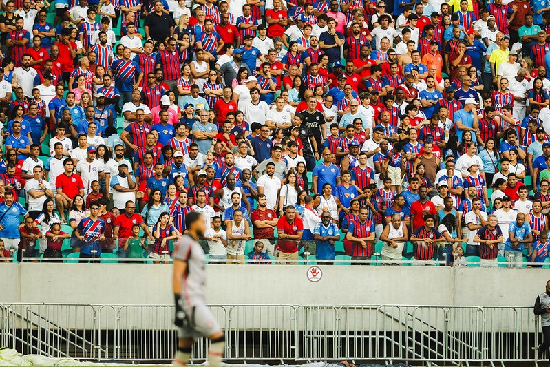 Bahia vence Ba-Vi de virada, conquista 52º título baiano e repete feito de 2025
