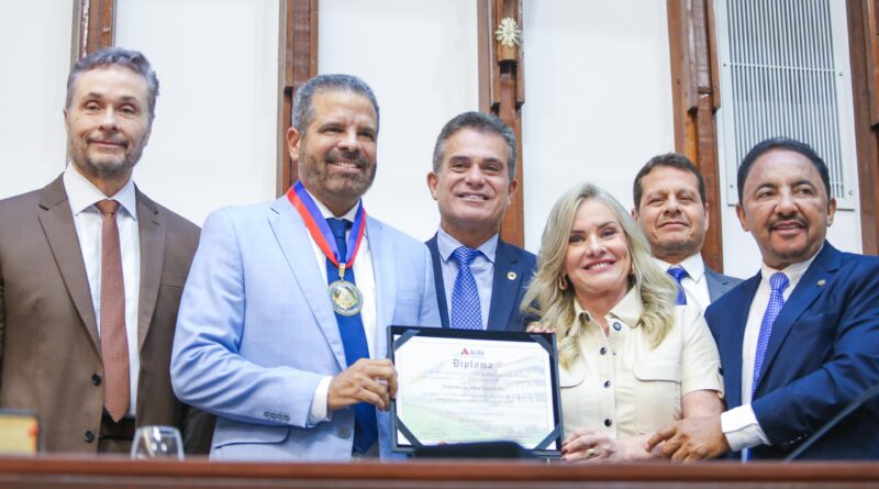 Presidente da ALBA elogia trabalho modernizador do ex-secretário Edelvino Góes na administração pública